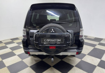 Подержанный автомобиль Mitsubishi Pajero 2007 года (6 фото)