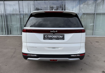 Подержанный автомобиль Kia Carnival 2021 года (6 фото)