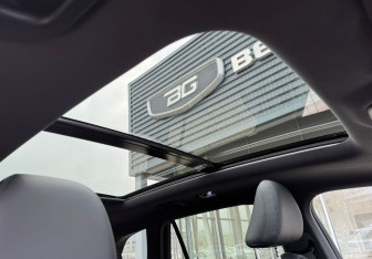 Подержанный автомобиль Geely Monjaro 2025 года (12 фото)