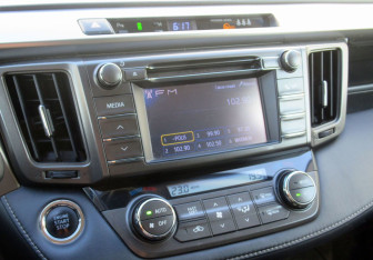 Подержанный автомобиль Toyota RAV4 2013 года (21 фото)