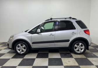 Подержанный автомобиль Suzuki SX4 Hatchback 2013 года (8 фото)