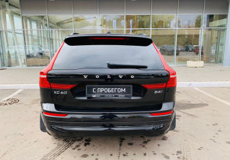 Подержанный автомобиль Volvo XC60 2021 года (6 фото)