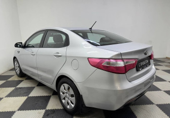 Подержанный автомобиль Kia Rio Sedan 2011 года (7 фото)
