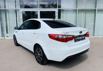 Подержанный автомобиль Kia Rio Sedan 2012 года (7 фото)