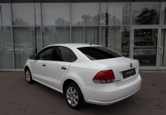 Подержанный автомобиль Volkswagen Polo Sedan 2013 года (7 фото)