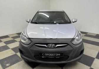 Подержанный автомобиль Hyundai Solaris Sedan 2011 года (2 фото)