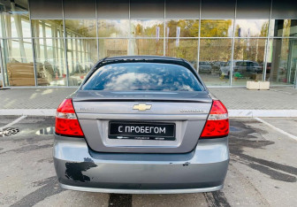 Подержанный автомобиль Chevrolet Aveo Sedan 2010 года (6 фото)