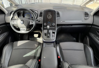 Подержанный автомобиль Renault Scenic 2018 года (9 фото)