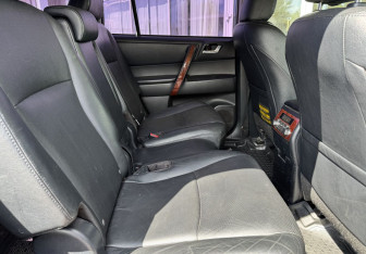 Подержанный автомобиль Toyota Highlander 2013 года (11 фото)