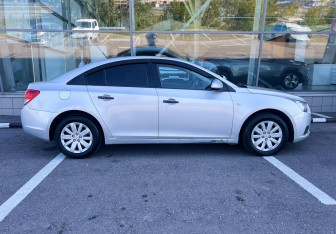 Подержанный автомобиль Chevrolet Cruze Sedan 2010 года (4 фото)