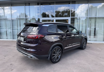 Подержанный автомобиль Chery Tiggo 8 Pro 2021 года (5 фото)