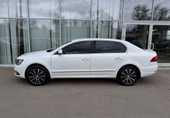 Подержанный автомобиль Skoda Superb Liftback 2014 года (8 фото)