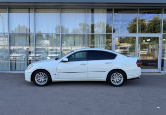 Подержанный автомобиль Nissan Fuga 2005 года (8 фото)