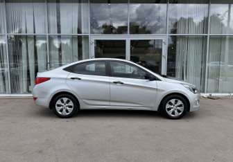 Подержанный автомобиль Hyundai Solaris Sedan 2014 года (4 фото)