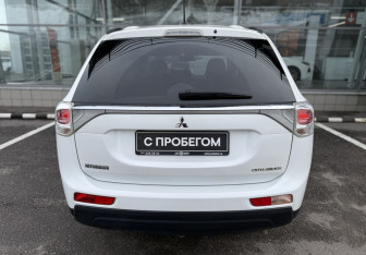 Подержанный автомобиль Mitsubishi Outlander 2013 года (6 фото)