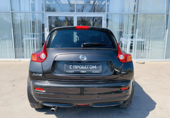 Подержанный автомобиль Nissan Juke 2011 года (6 фото)