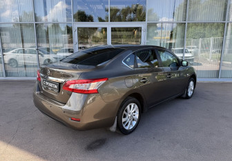 Подержанный автомобиль Nissan Sentra Sedan 2015 года (5 фото)