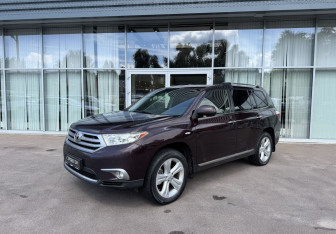 Подержанный автомобиль Toyota Highlander 2013 года (1 фото)