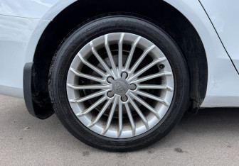 Подержанный автомобиль Audi A4 Sedan 2012 года (12 фото)