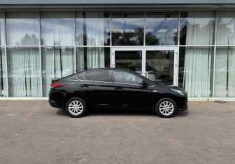 Подержанный автомобиль Hyundai Solaris Sedan 2021 года (4 фото)