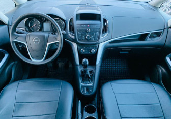 Подержанный автомобиль Opel Zafira Compactvan 2012 года (10 фото)