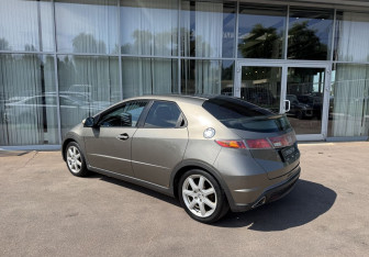 Подержанный автомобиль Honda Civic Hatchback 2008 года (7 фото)