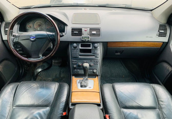 Подержанный автомобиль Volvo XC90 2006 года (10 фото)