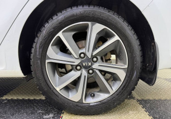 Подержанный автомобиль Kia Rio Sedan 2019 года (12 фото)