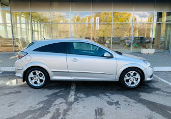 Подержанный автомобиль Opel Astra Hatchback 2008 года (4 фото)