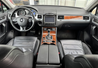 Подержанный автомобиль Volkswagen Touareg 2013 года (9 фото)
