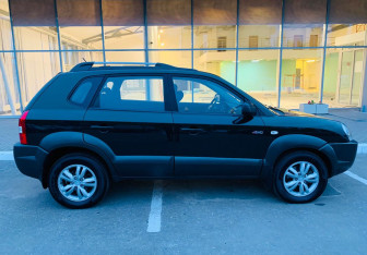 Подержанный автомобиль Hyundai Tucson 2008 года (4 фото)