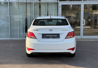 Подержанный автомобиль Hyundai Solaris Sedan 2014 года (6 фото)