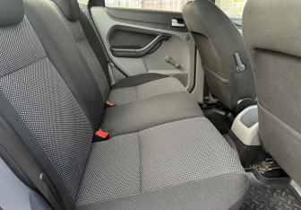 Подержанный автомобиль Ford Focus Sedan 2011 года (11 фото)