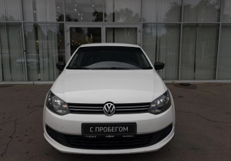 Подержанный автомобиль Volkswagen Polo Sedan 2013 года (2 фото)