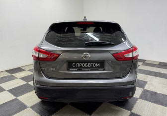 Подержанный автомобиль Nissan Qashqai 2017 года (6 фото)