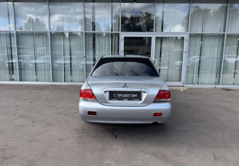 Подержанный автомобиль Mitsubishi Lancer Sedan 2006 года (6 фото)