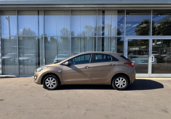 Подержанный автомобиль Hyundai i30 Hatchback 2014 года (8 фото)
