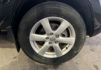 Подержанный автомобиль Toyota RAV4 2008 года (12 фото)