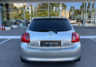 Подержанный автомобиль Toyota Auris Hatchback 2009 года (5 фото)