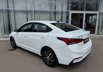 Подержанный автомобиль Hyundai Solaris Sedan 2017 года (7 фото)