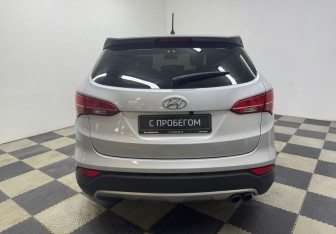 Подержанный автомобиль Hyundai Santa Fe 2013 года (6 фото)