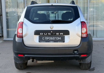 Подержанный автомобиль Renault Duster 2014 года (6 фото)