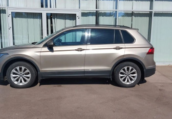 Подержанный автомобиль Volkswagen Tiguan 2021 года (8 фото)
