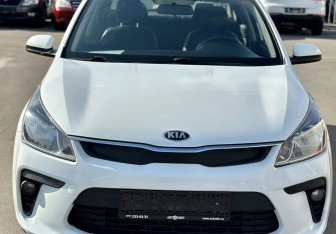 Подержанный автомобиль Kia Rio Sedan 2019 года (15 фото)