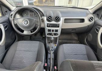 Подержанный автомобиль Renault Logan Sedan 2011 года (9 фото)