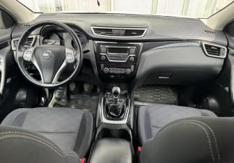 Подержанный автомобиль Nissan Qashqai 2015 года (9 фото)