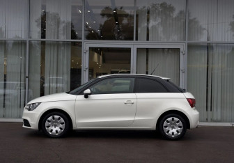Подержанный автомобиль Audi A1 2012 года (8 фото)