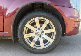 Подержанный автомобиль Renault Logan Sedan 2011 года (12 фото)