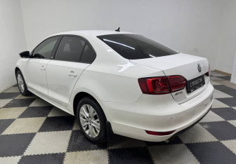 Подержанный автомобиль Volkswagen Jetta Sedan 2014 года (7 фото)