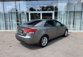 Подержанный автомобиль Kia Cerato Sedan 2011 года (5 фото)